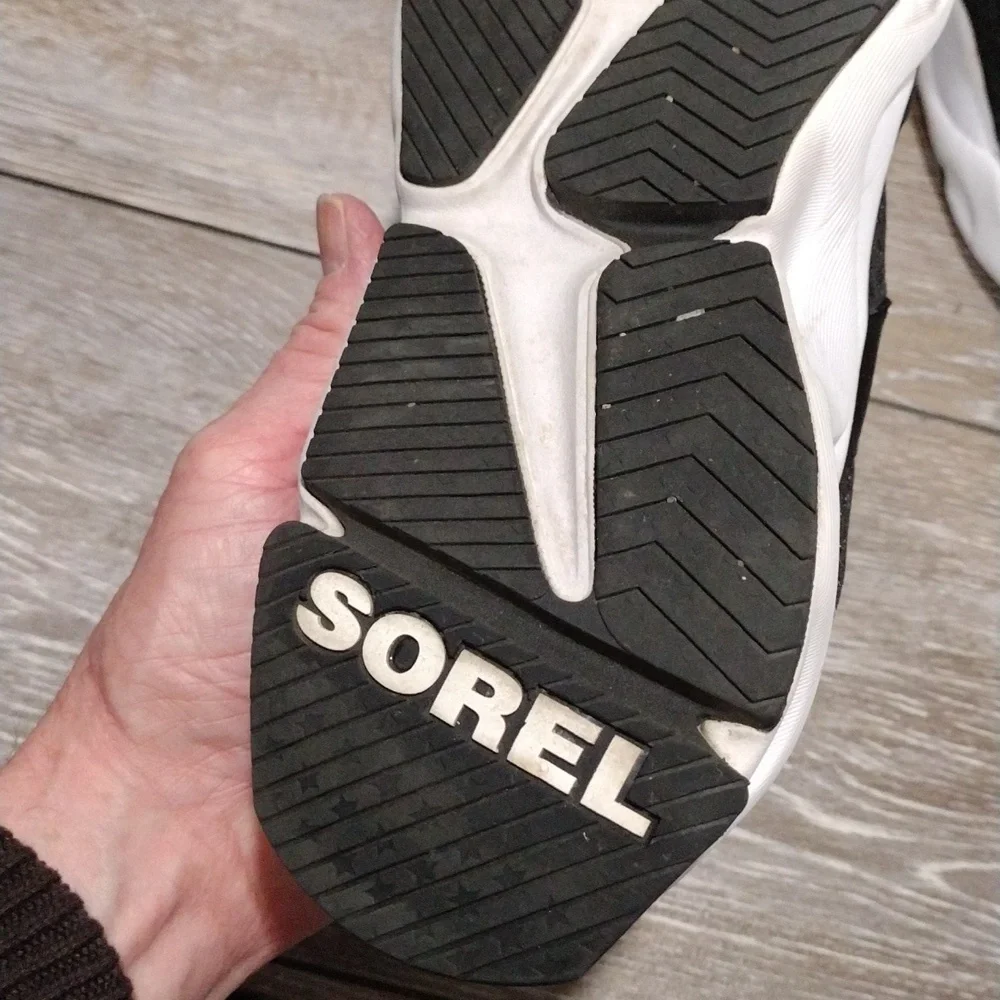 Sorel womens black leather and black mesh sneakers. Mint condition. Size 9